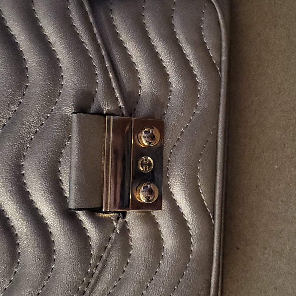 New silver quilted purse - Picture 6 of 6